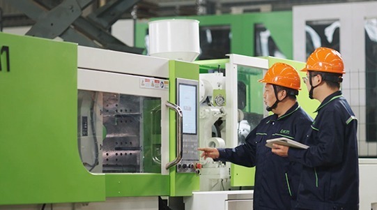 Tecnologia Avançada: A Série DKM-EH incorpora tecnologia avançada, garantindo que os fabricantes se mantenham na vanguarda das capacidades de moldagem.