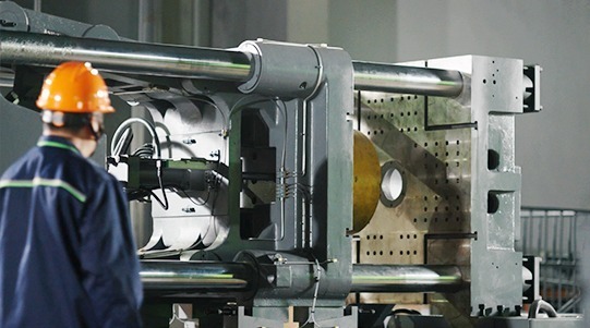 Qualidade Consistente: Com sua tecnologia avançada de alta precisão, a série garante qualidade consistente e confiável para pequenos produtos precisos.